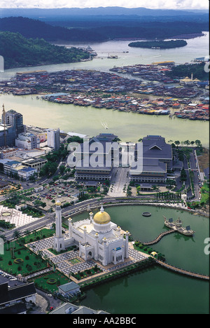 BRUNEI Bandar Seri Begawan vista aerea della capitale con la Moschea di Omar Ali Saifuddien Bandar Seri Bagwan Brunei Jeremy Hor Foto Stock