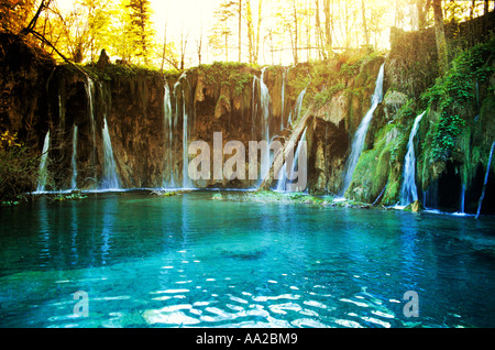 Croazia, il Parco Nazionale dei Laghi di Plitvice, cascate e uno stagno Foto Stock