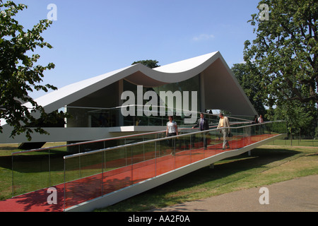 Serpentine Gallery Pavilion 2003 da Oscar Niemeyer Kensington Gardens London Inghilterra England Foto Stock