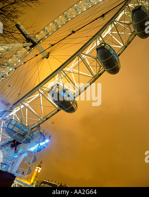 Regno Unito Londra BA London Eye è accesa Foto Stock