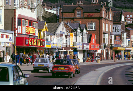 Il traffico su strada Foreshore, South Bay, Scarborough, North Yorkshire, Inghilterra, Regno Unito. Foto Stock