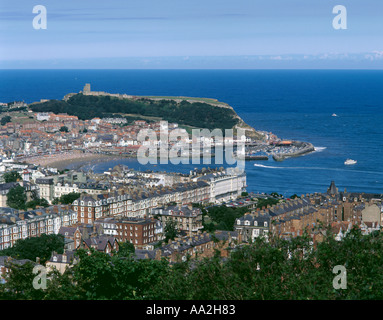 Vista su South Bay da Oliver's Mount, Scarborough, North Yorkshire, Inghilterra, Regno Unito. Foto Stock