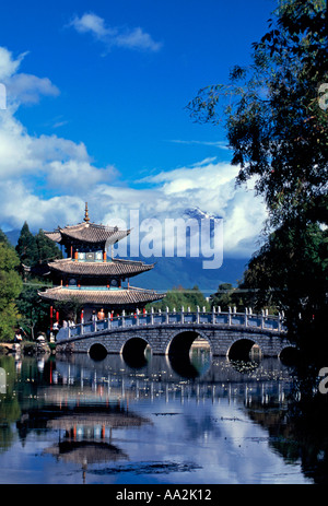 Cinque Phoenix Wufeng tempio di Drago Nero parco piscina Lijiang nella provincia dello Yunnan in Cina Asia Foto Stock
