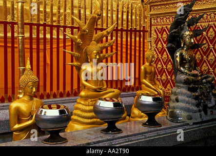 Buddha, statua del Buddha, statue di Buddha, altare, Wat Phra That Doi Suthep, la città capitale di Chiang Mai e Chiang Mai Provincia, Thailandia, Sud-est asiatico, in Asia Foto Stock