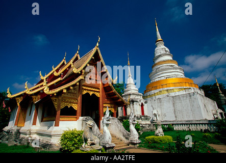 Wihaan, viharn, sulla sinistra, chedi, sulla destra, Wat Phra Singh, Chiang Mai e Chiang Mai provincia, Thailandia, sud-est asiatico, in Asia Foto Stock