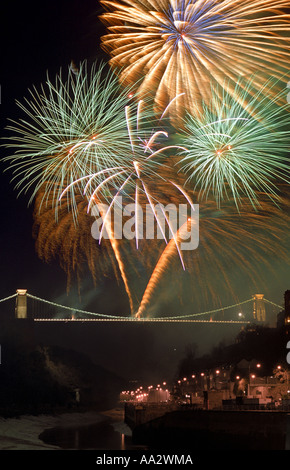 Brunel 200 fuochi d'artificio dal Bristol sospensione ponte celebrando la vita e le realizzazioni di Isambard Kingdom Brunel Foto Stock