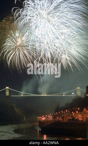 Brunel 200 fuochi d'artificio dal Bristol sospensione ponte celebrando la vita e le realizzazioni di Isambard Kingdom Brunel Foto Stock