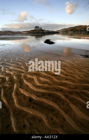 Castello Tioram home del Clan Ranald Loch Moidart Highlands della Scozia UK Foto Stock