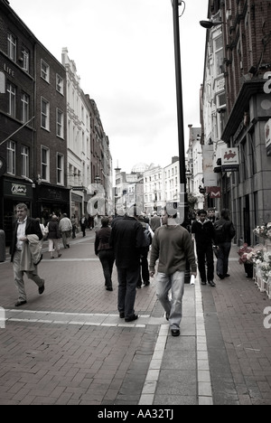 Persone su Grafton Street, Dublin, Irlanda Foto Stock