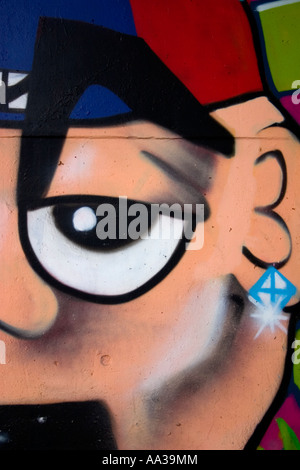 In prossimità di una faccia di graffiti Foto Stock