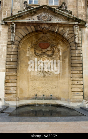Fontana nel luogo St Projet progettato da Van der Woort nel 1737 Rue St Catherine Bordeaux Gironde Francia Europa Foto Stock