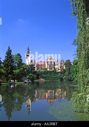 Pruhonice, Praga, Repubblica Ceca. Neo Rinascimentale Zamek (castello) in giardini botanici Foto Stock