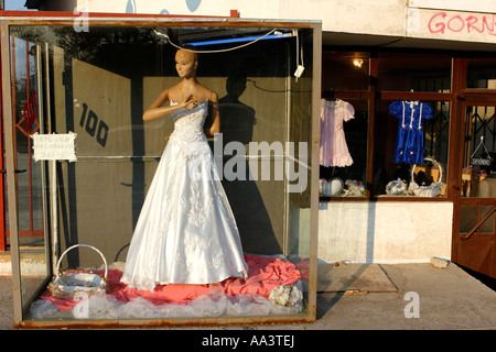 Manichino visualizzato nel negozio nuziale Belgrade Serbia Foto Stock
