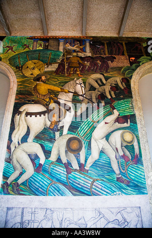 Murale esterno, Museo Regionale, Cuauhnahuac Palacio de Cortes, Cortes Palace Plaza de Armas, Cuernavaca, Stato di Morelos, Messico Foto Stock