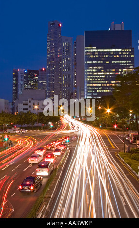 Il traffico su strada, Singapore Foto Stock