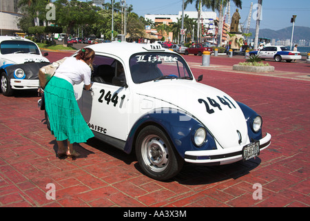 Taxi alla strada in Zocalo, Acapulco, Guerrero Membro, Messico Foto Stock