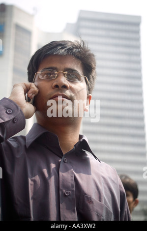 Business del Bangladesh uomo nel quartiere degli affari di Dhaka Bangladesh 2006 Foto Stock