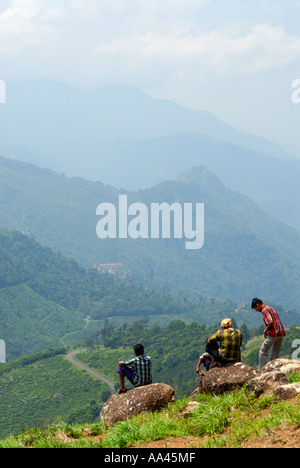 Vista attraverso le colline di cardamomo da Ponmudi Hill Station Foto Stock