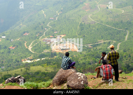 Vista attraverso le colline di cardamomo da Ponmudi Hill Station Foto Stock