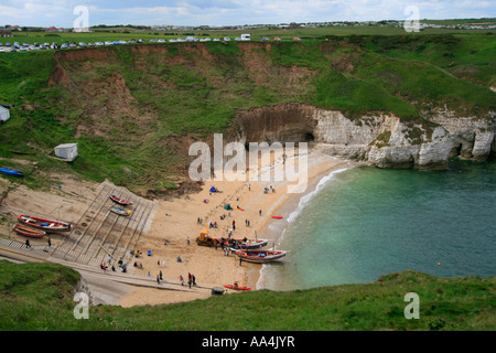 A nord la spiaggia di atterraggio vicino a Flamborough Head Sea Cliff's erodendo cliffside yorkshire Coast Inghilterra uk gb Foto Stock