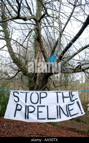 Arrestare il banner di PIPELINE PIPELINE LNG contestatori camp a Penpont vicino a Brecon Galles POWYS REGNO UNITO Foto Stock