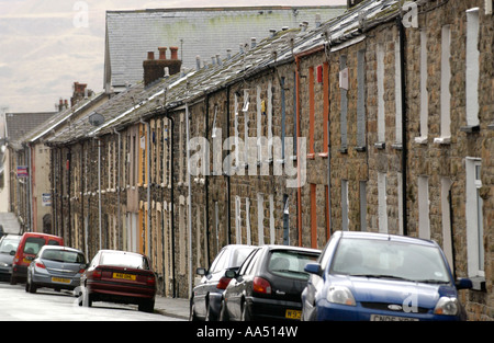 Tradizionale scatola terrazzati su strada nel Treorchy Rhondda Valley South Wales UK GB UE Foto Stock