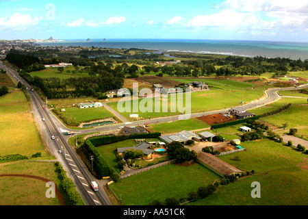 Una veduta aerea di progetti di sviluppo immobiliare a nord di New Plymouth Taranaki in Nuova Zelanda Foto Stock