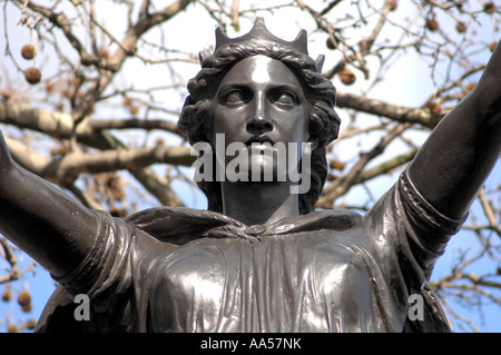 Boadicea e la sua statua delle Figlie, Westminster, Londra, Regno Unito. Boudicca Regina della tribù degli Iceni, si ribellò contro il dominio romano. Foto Stock