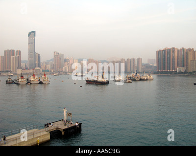 Vista del Tsuen Wan e Tsing Yi distretti in Hong Kong Foto Stock