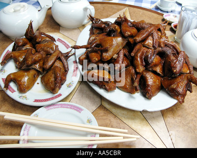 Baby Pigeon festa, cucina Cinese Foto Stock