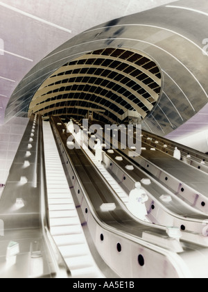 Canary Wharf London Underground Stazione della metropolitana Jubilee Line escalator ingresso cluster come immagine negativa Isle of Dogs Tower Hamlets, East London Inghilterra England Foto Stock