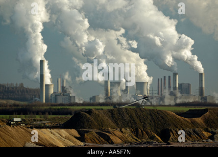 Aprire Garzweiler cast miniera di carbone e Frimmersdorf power station , vicino a Colonia, Germania. Foto Stock