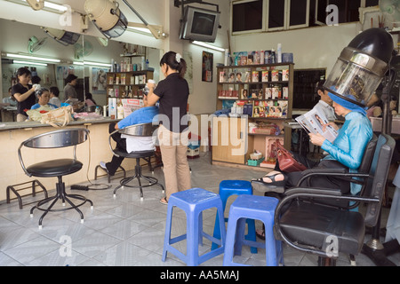 Ho Chi Minh City, a Saigon, Vietnam. Donna Parrucchiere Foto Stock