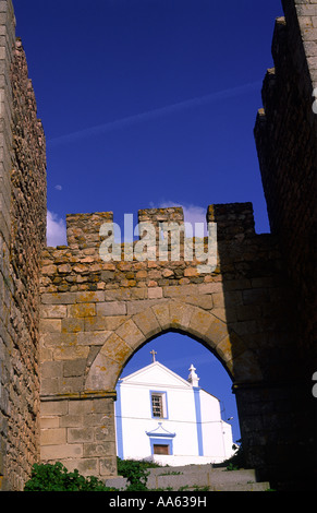 Arraiolos al castello ed alla chiesa. Alentejo, a sud del Portogallo. Foto Stock