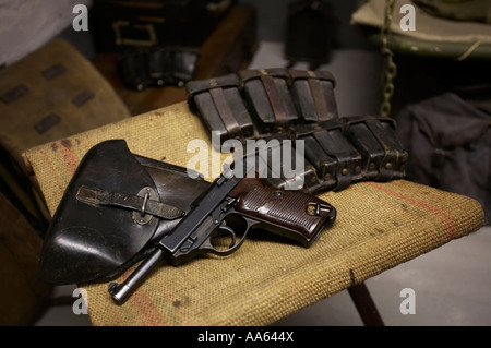 Walther P38 tedesco WW2 9mm pistola in mostra presso il Museo della Atlantic Wall Ouistreham Normandia Francia Foto Stock