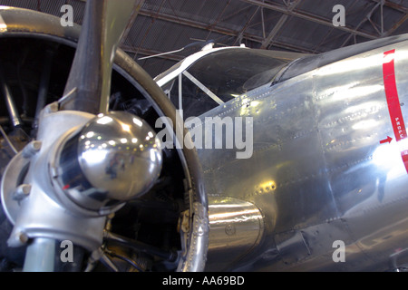 Il faggio 18 noto anche come un C 45 Guardando verso il Cockpit dal di sotto della ventola di sinistra Foto Stock