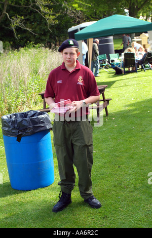 British Army Cadet a careers day per i giovani che abbandonano la scuola Foto Stock