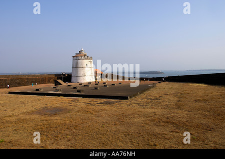 Faro superiore di fort Aguada Goa in India Foto Stock