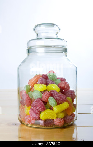 Caramelle di zucchero cotto in un vaso di vetro Foto Stock