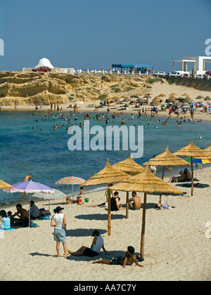 La sterpaglia ombrelloni da spiaggia di Monastir Tunisia Foto Stock