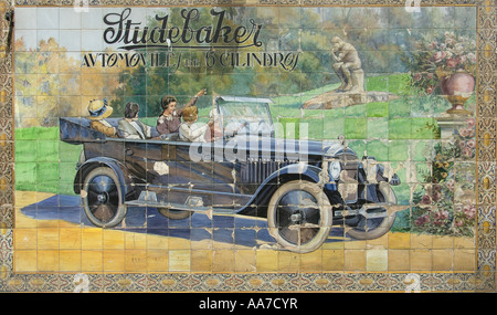 Murale in piastrelle per Studebaker, Siviglia, Spagna Foto Stock