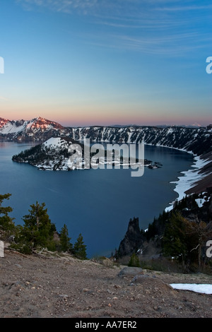 Tramonto sopra il cratere del lago Foto Stock