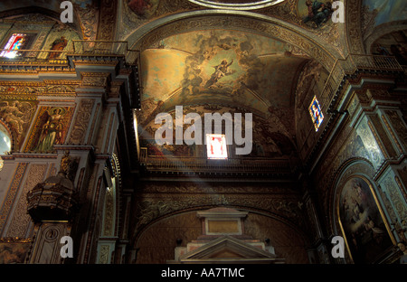 Elaborati dipinti interni della chiesa, la Habana Vieja, l'Avana Vecchia, Cuba Foto Stock