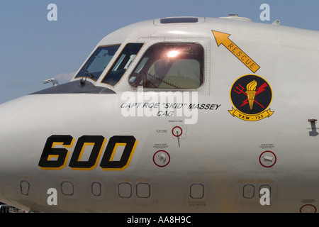 Grumman E-2C Hawkeye airborne early warning militare di tracking aeromobili utilizzati dalla marina statunitense per la sorveglianza Foto Stock