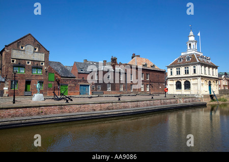 Kings Lynn Custom House George Vancouver statua Norfolk Inghilterra Foto Stock