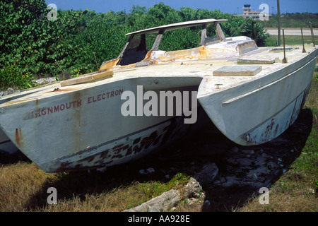 Donald Crowhurst s trimarano Teignmouth Electron su Cayman Brac Isole Cayman in 1991 Foto Stock