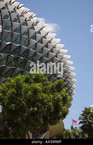 Esplanade i teatri sulla baia e la Sala Concerti Centro per "performing arts' durian cupola a forma di tetto. Singapore Foto Stock