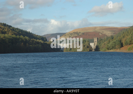 Derwent serbatoio Dam Derwent Valley Bamford Nord Derbyshire England Regno Unito Europa Foto Stock