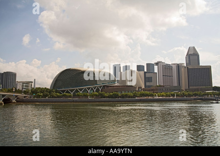 La città di Singapore ASIA può guardare attraverso il Fiume Singapore verso Piazza Marina e Suntec City Centri commerciali Foto Stock