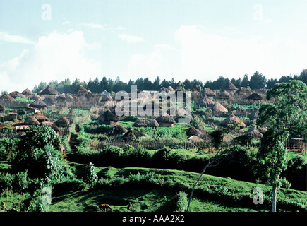 Congestionato Kikuyu villaggio o insediamento sul lato orientale delle montagne di Aberdare in provincia centrale Kenya Africa orientale Foto Stock